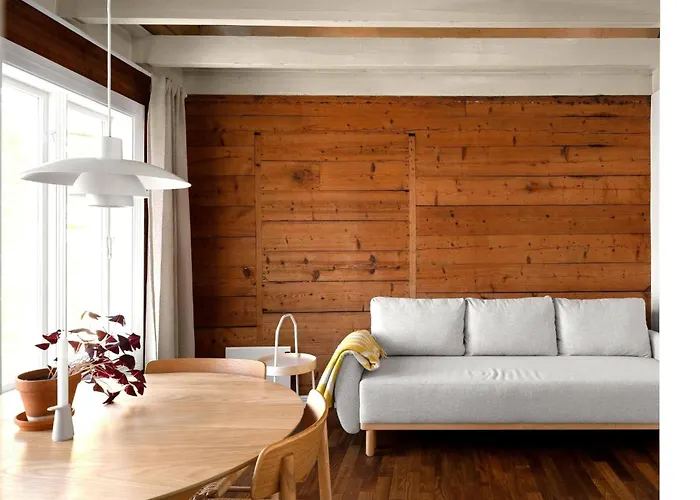 Unique In Stavangers Sentral Square *