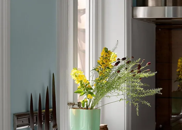 Unique In Stavangers Sentral Square