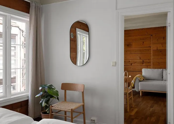 Unique In Stavangers Sentral Square